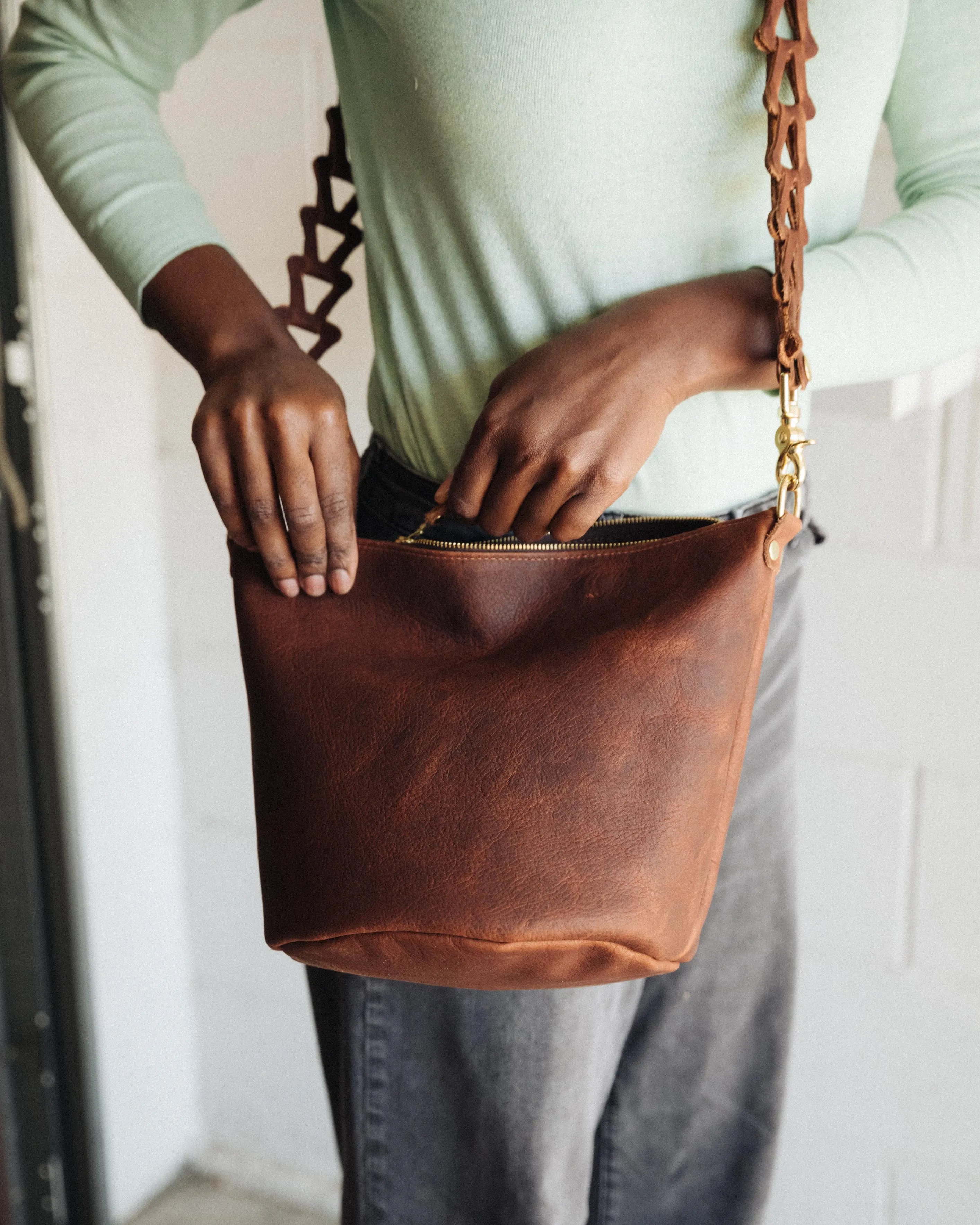 Black Kodiak Zip-Top Bucket Bag