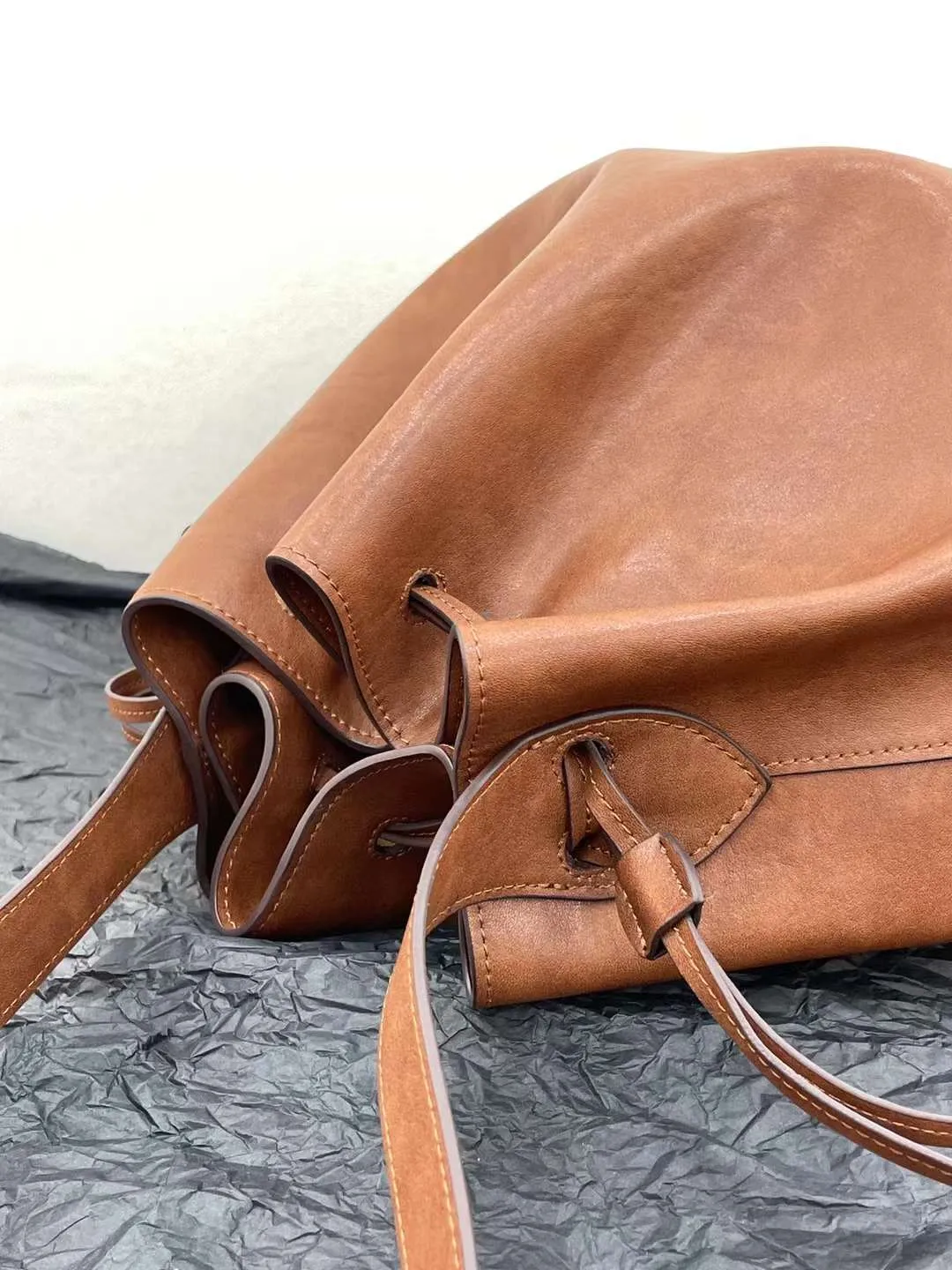 Elegant Cowhide Leather Bucket Tote Bag with Wide Strap– Large Shoulder and Crossbody Bag for Women