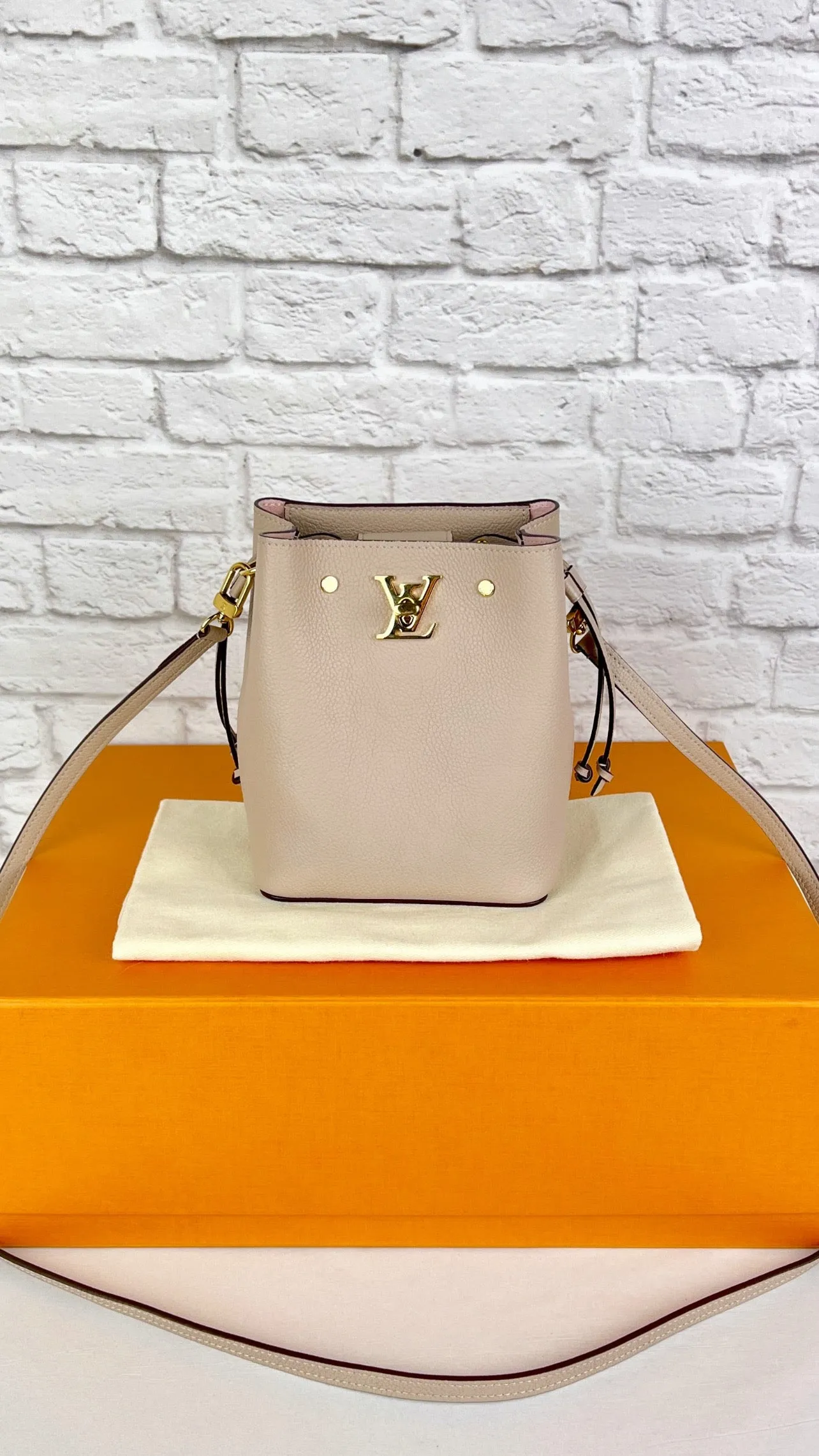 Louis Vuitton Nano Lockme Bucket bag , Greige Beige